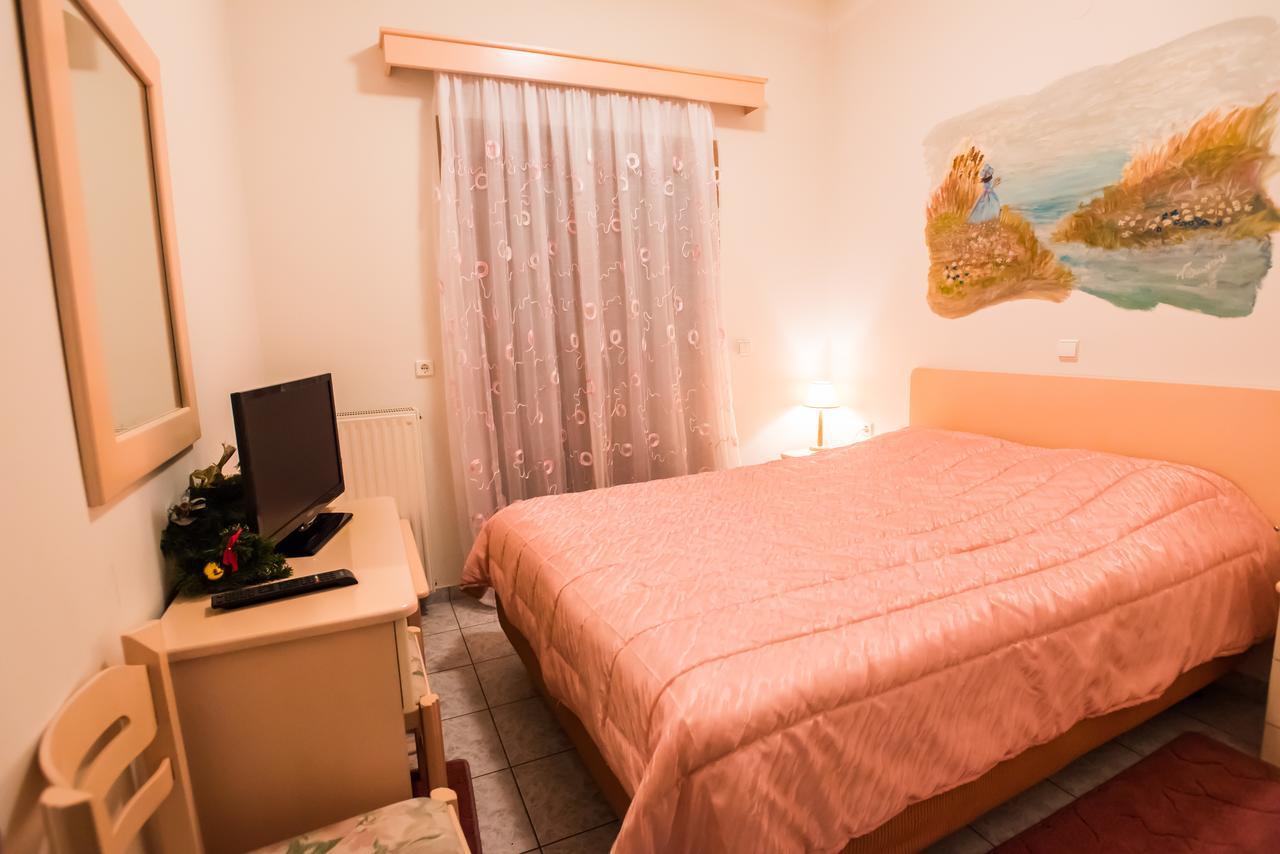 Artemis Hotel Karpenísion Eksteriør billede